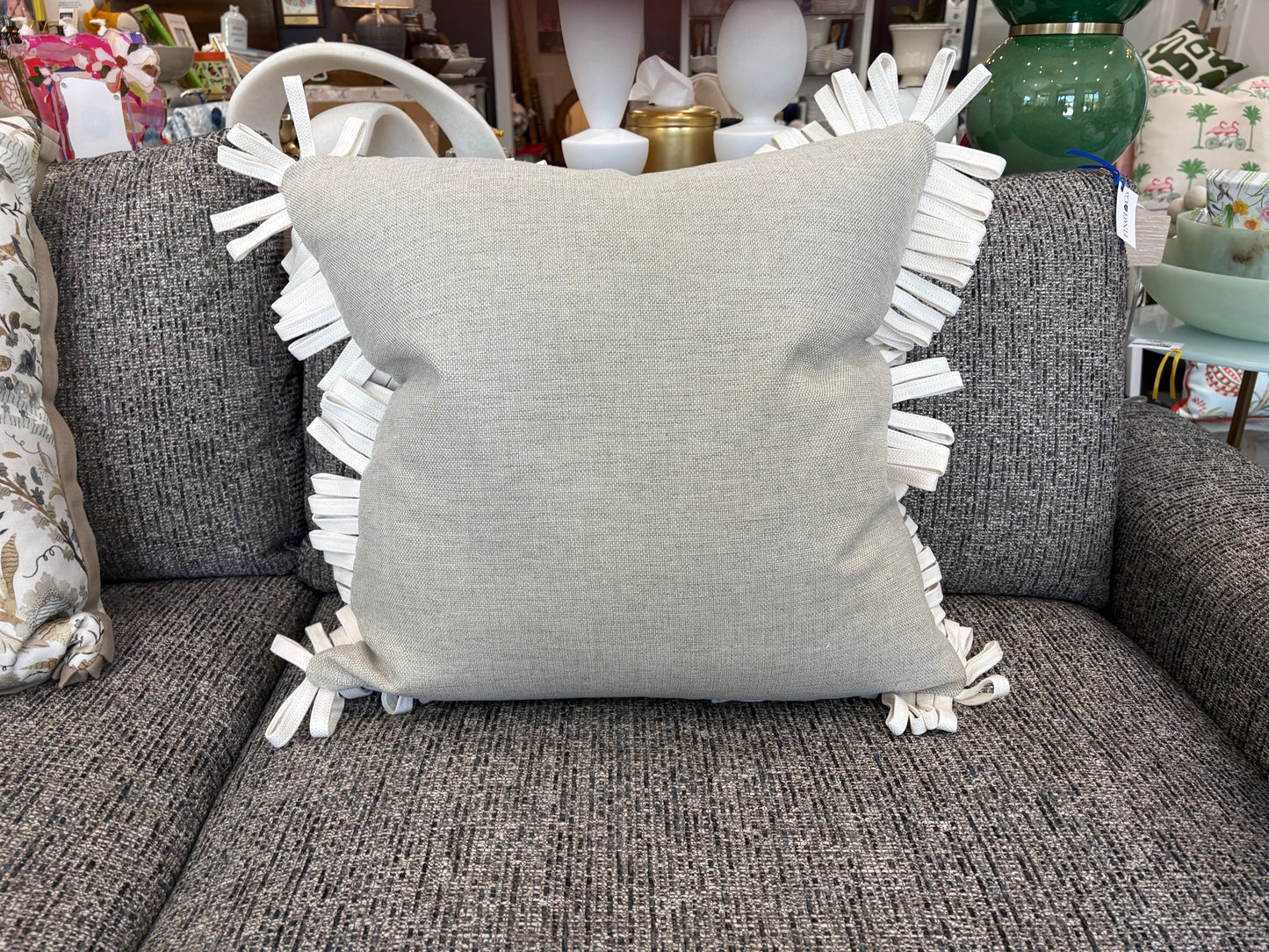 RITA 24X24 OATMEAL BODY / OYSTER FRINGES RUG