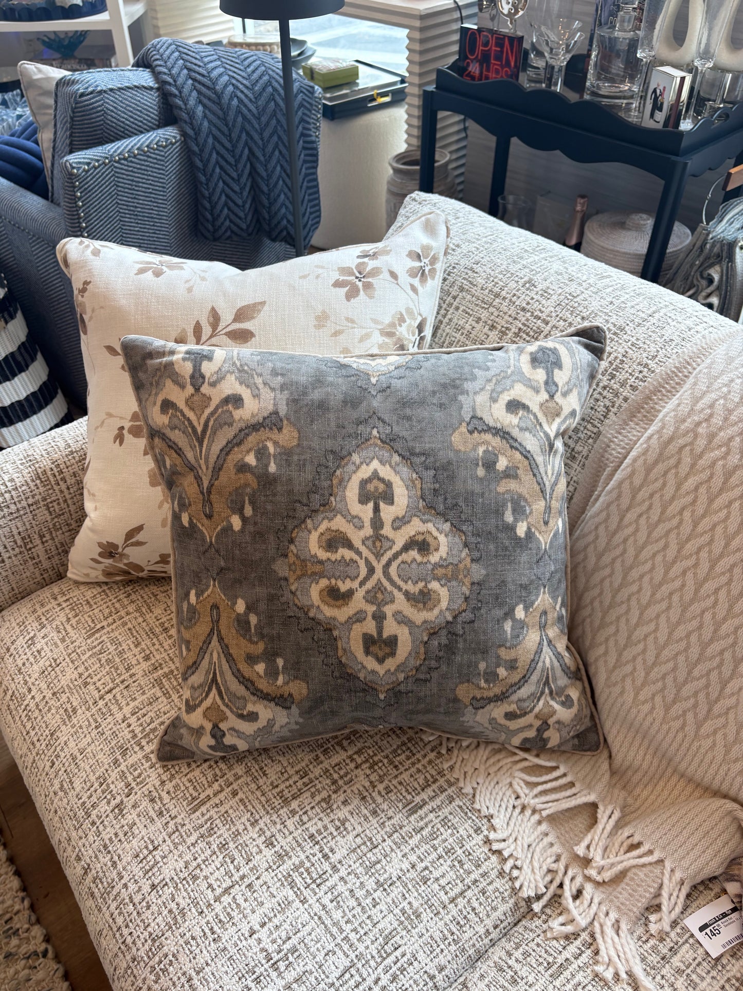 Queen Metal Pillow, 20"