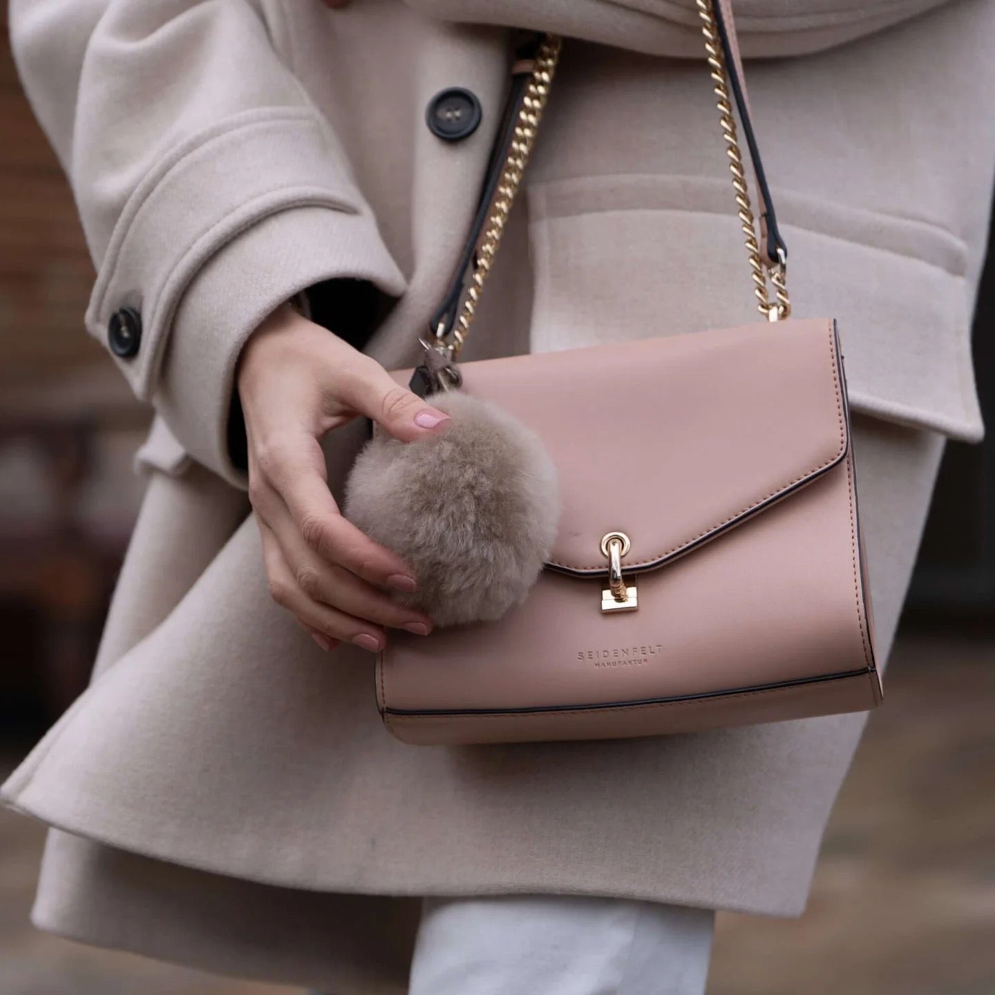 CLAVE Pompom Pearl White