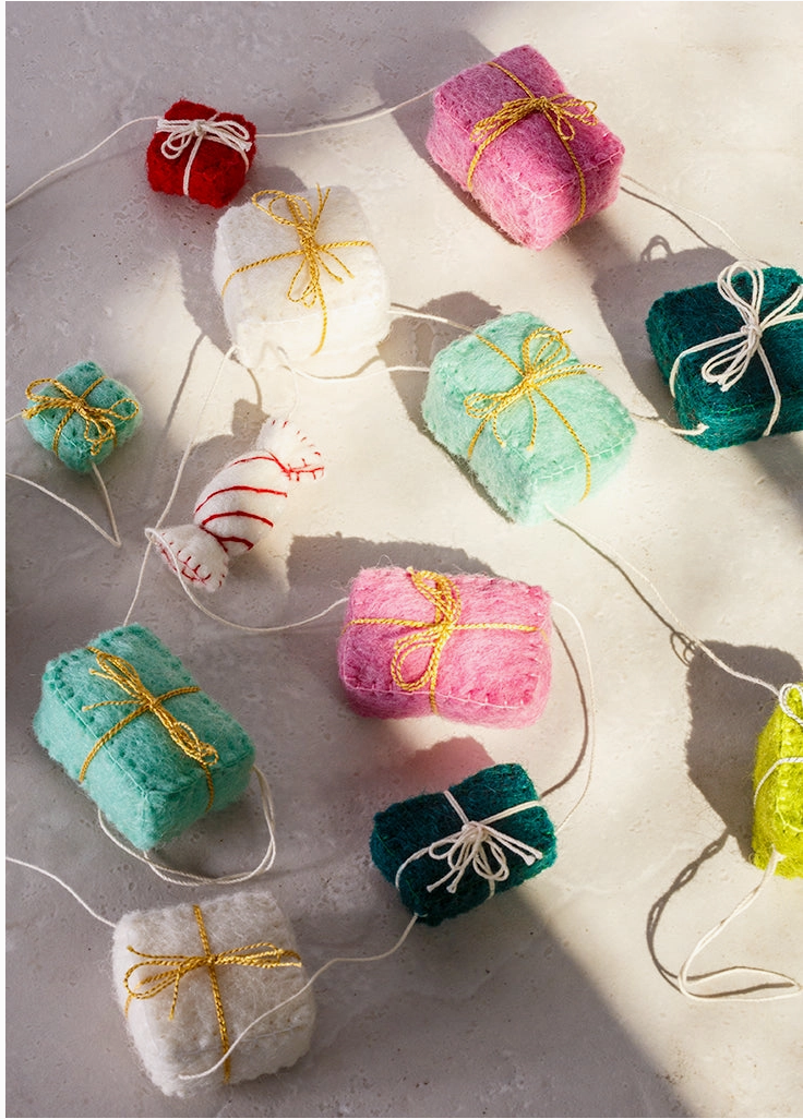 Felt Gift Package Garland