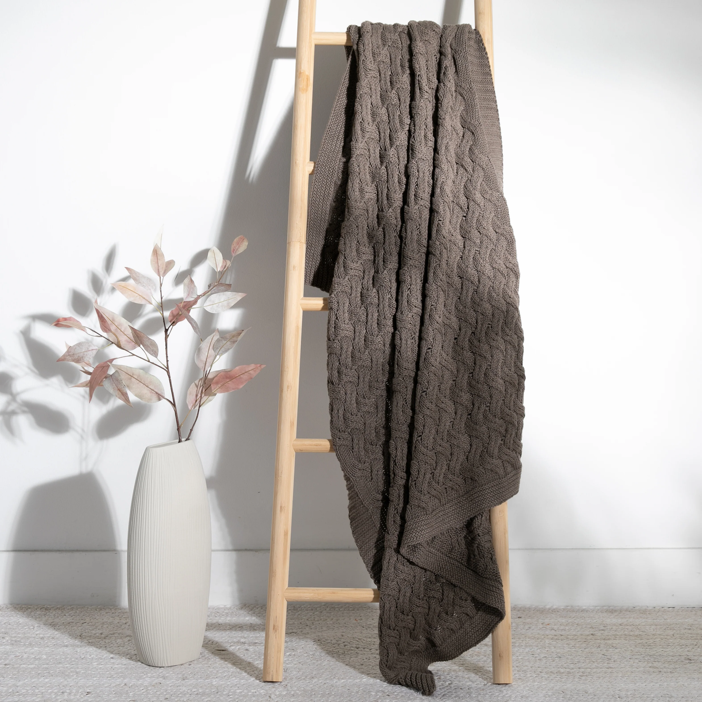 Drapa Dark Brown Throw