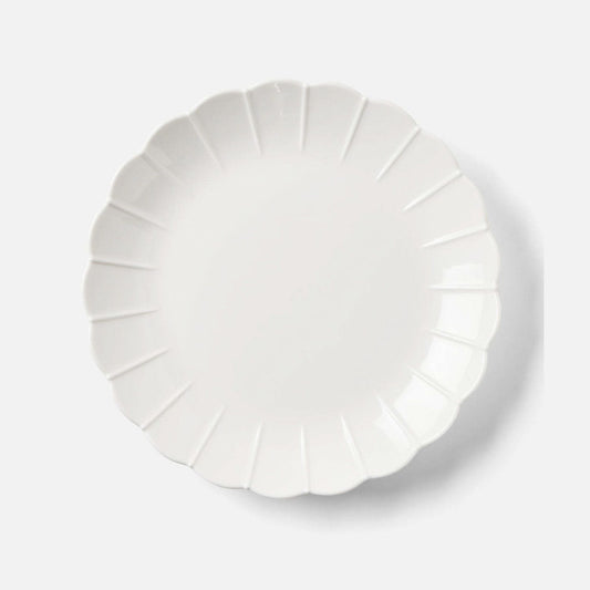 Iris White Scalloped Dinner Plate in Melamine