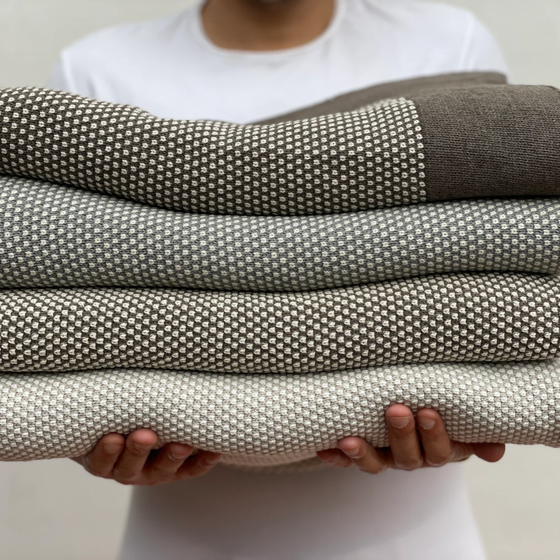 Eka Stipple Throw Blanket - Light Grey