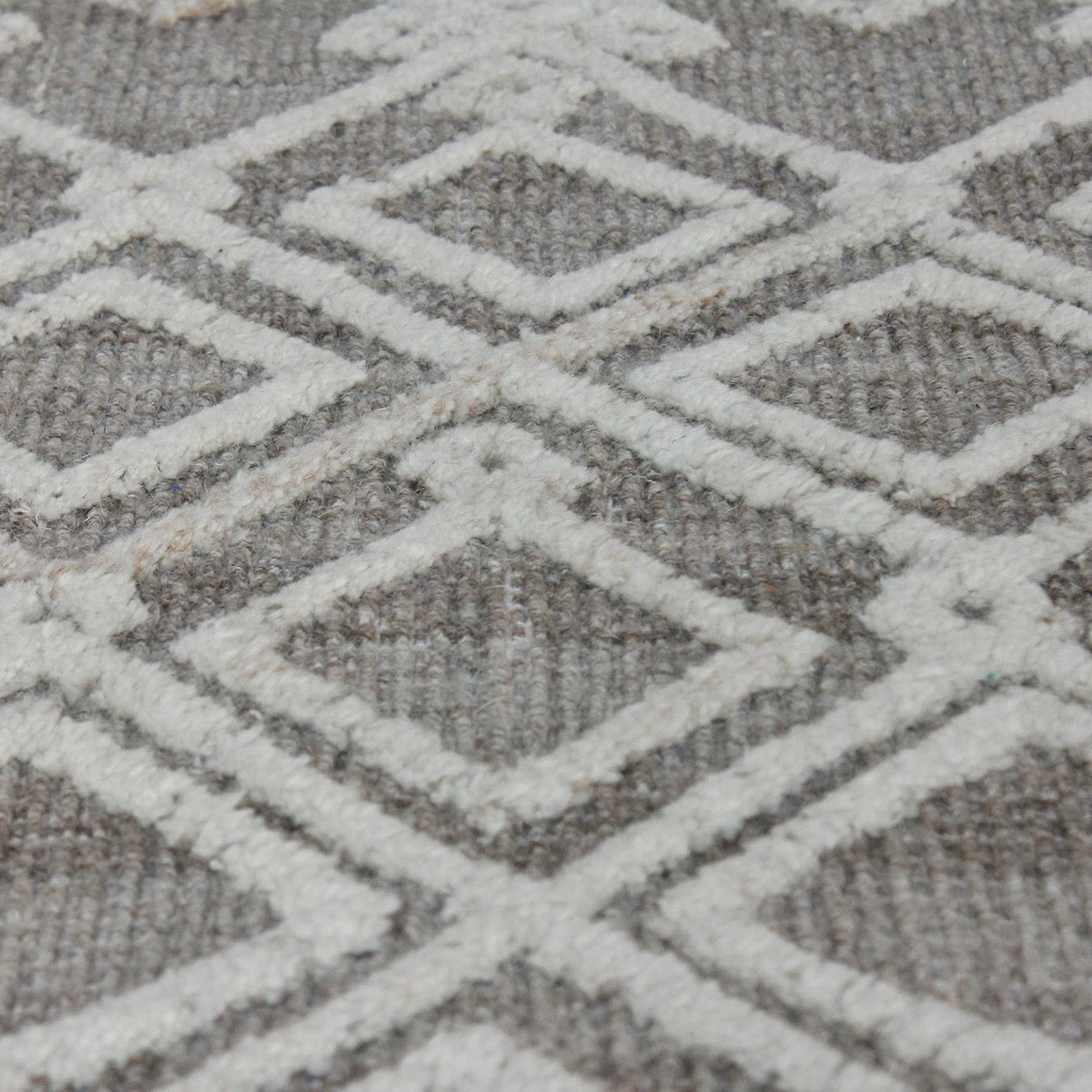 Sieano Gray/Ivory Rug, 8 x 10