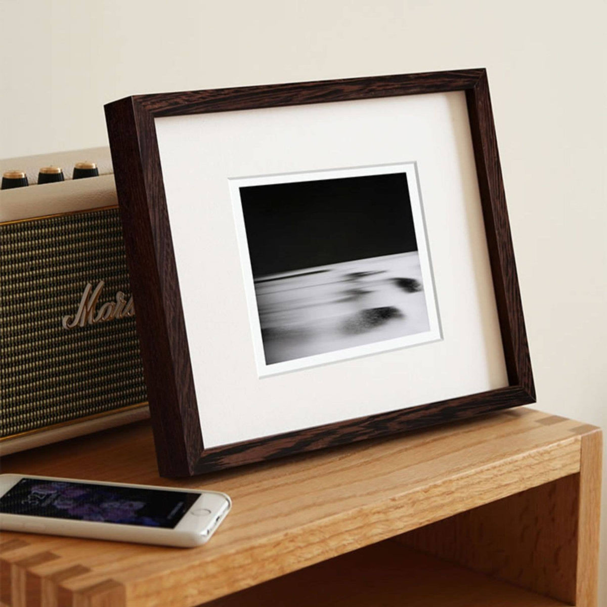 Solid Wenge Tabletop Picture Frame – Straight angle frame: Black Wenge / 4x6"