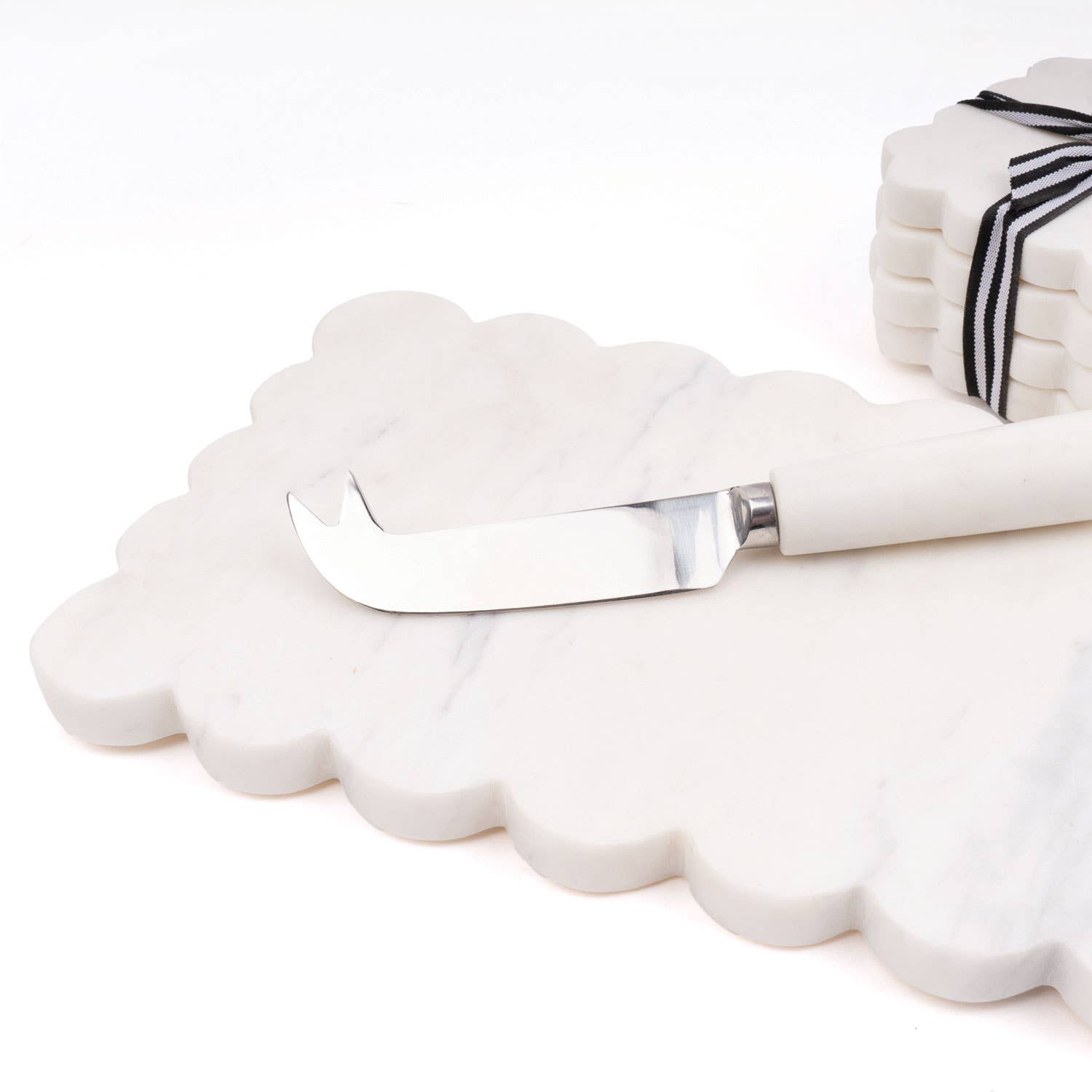 White Marble Scalloped Cheese Board & Knife Set - Thumbnail 4
