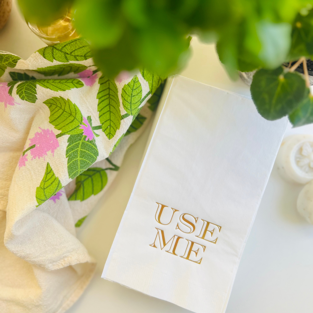 Use Me Paper Guest Towels, Pack of 20: Gold Foil Design