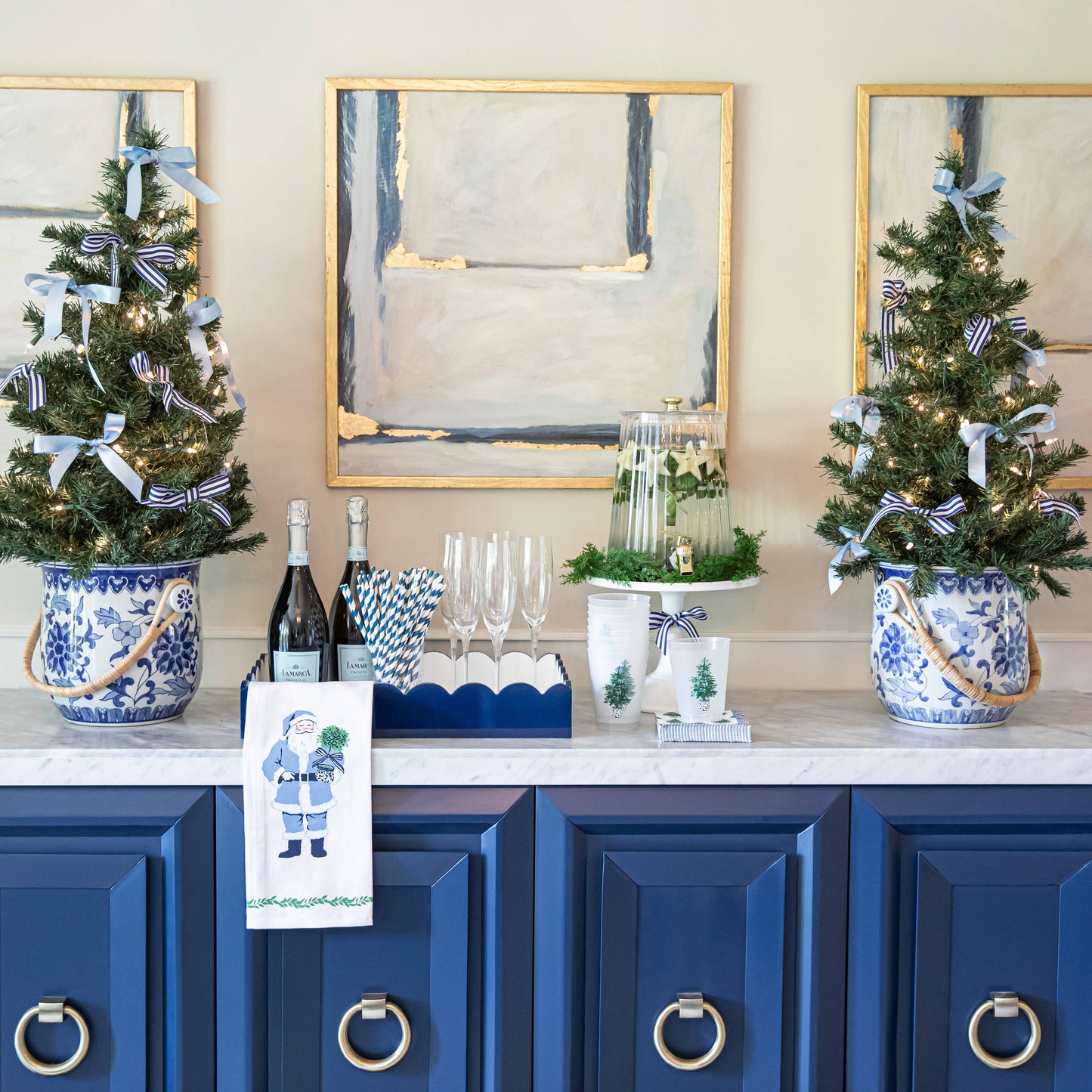WH Lacquer Navy Blue + White Scalloped Lacquer Tray