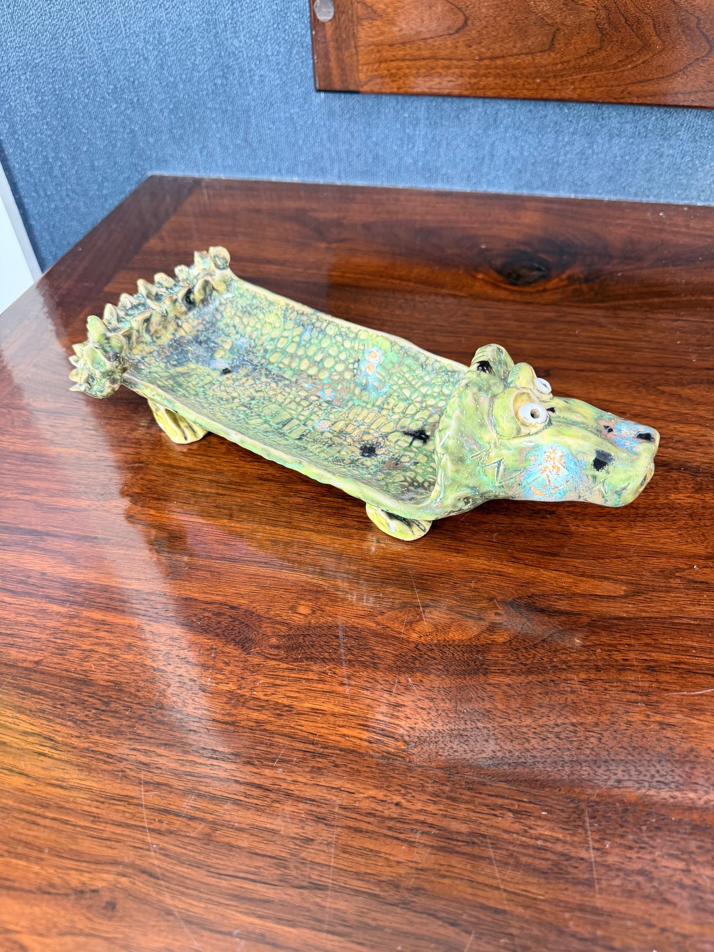 Medium Oval Alligator