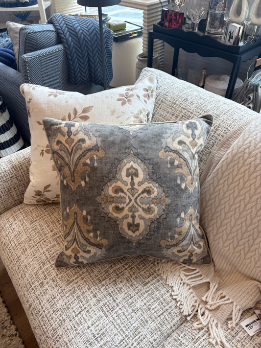 Queen Metal Pillow, 20"