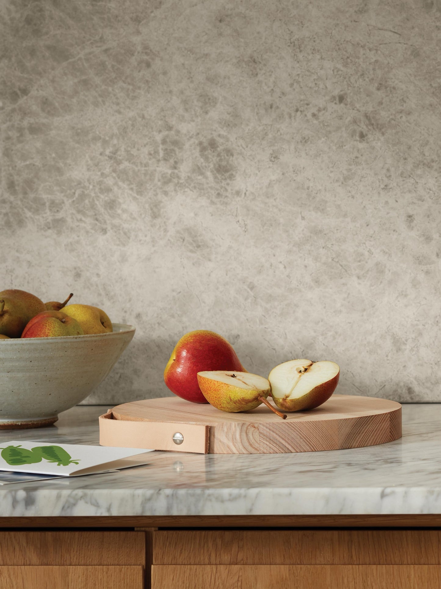Utility Board Ash & Leather Handle dia:17.75in