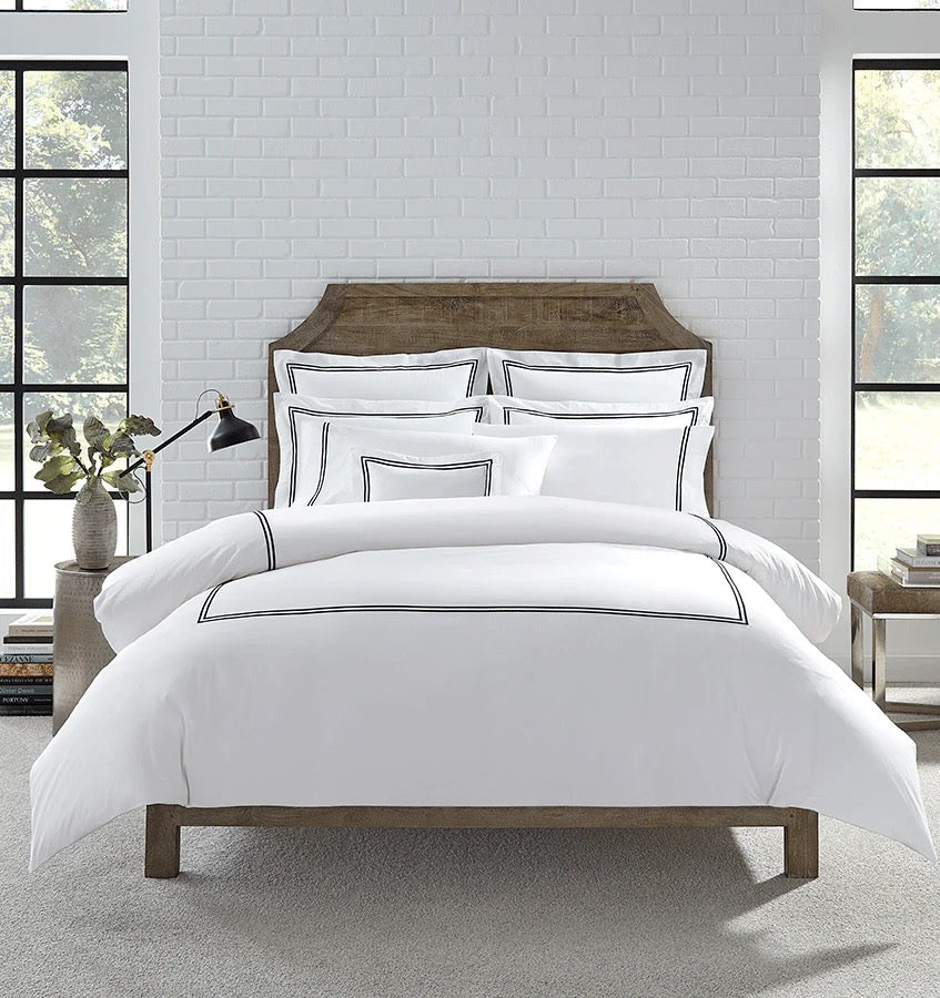 Grande Hotel - Full/Queen Flat Sheet 96x114 - White/Navy
