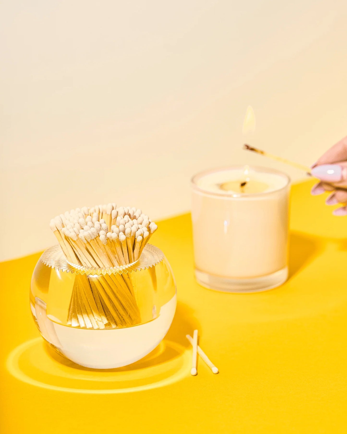 Round Match Striker - White