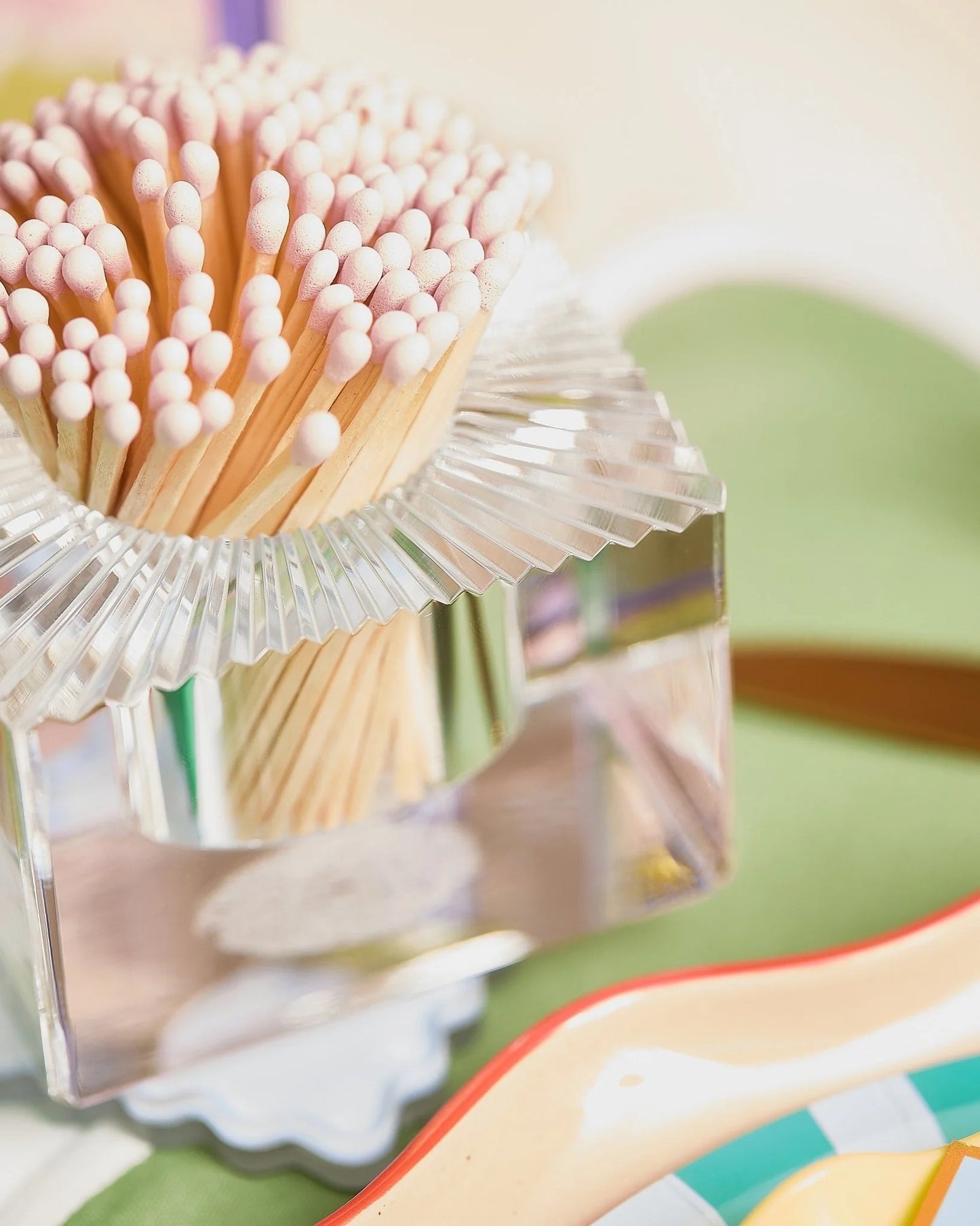 Square Match Striker / White