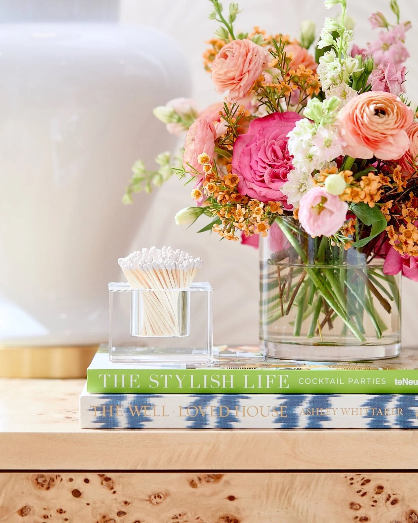 Square Match Striker / White