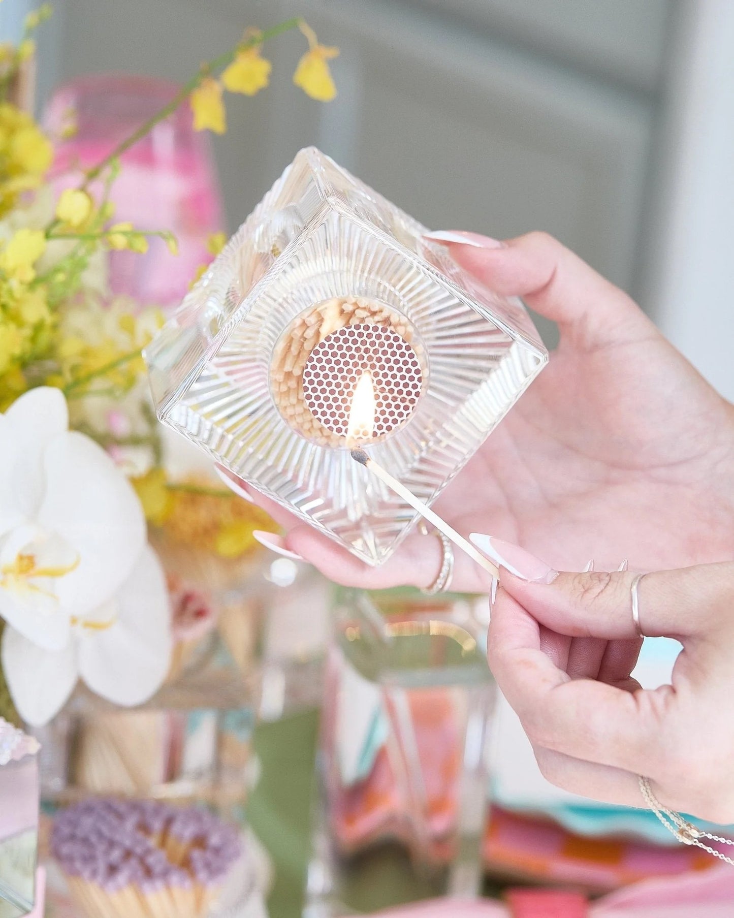 Square Match Striker / White