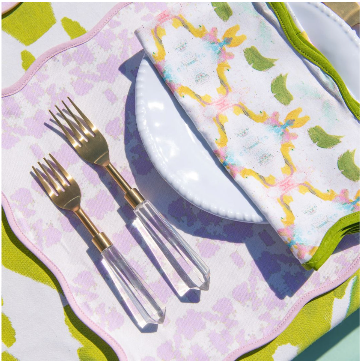Dogwood Scalloped Dinner Napkins