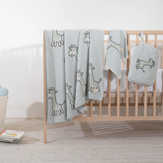 Petite Giraffe Baby Blanket Set - Pale Blue